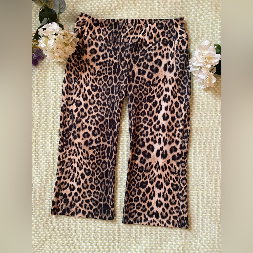Firstway Women’s Leopard Print Capris